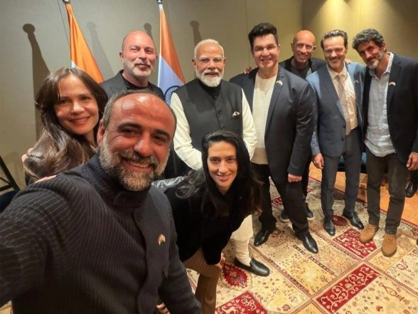 Entertainment News | PM Modi Meets with Team of 'Fauda' in Israel, Posts Cool Selfie
