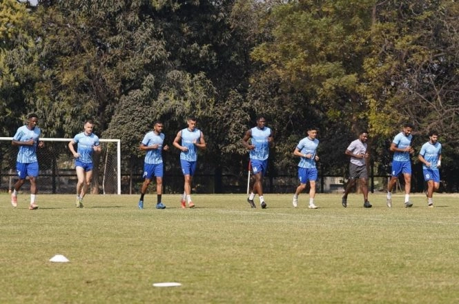 Sports News | ISL 2025-26: East Bengal, Jamshedpur Fight for Third Straight Win in Kolkata