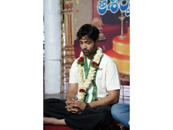 Entertainment News | Adivi Sesh Seeks Blessings at Bhadrakali Temple