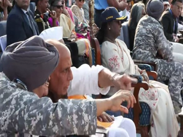 India News | President Murmu, Defence Minister Rajnath Singh Witness IAF's Exercise Vayu Shakti in Pokhran