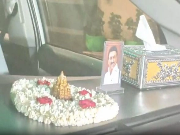 India News | Jayalalithaa's Photo Removed from Panneerselvam's Car, Replaced with That of Chief Minister Stalin