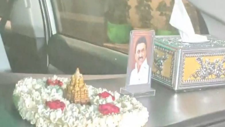 India News | Jayalalithaa's Photo Removed from Panneerselvam's Car, Replaced with That of Chief Minister Stalin