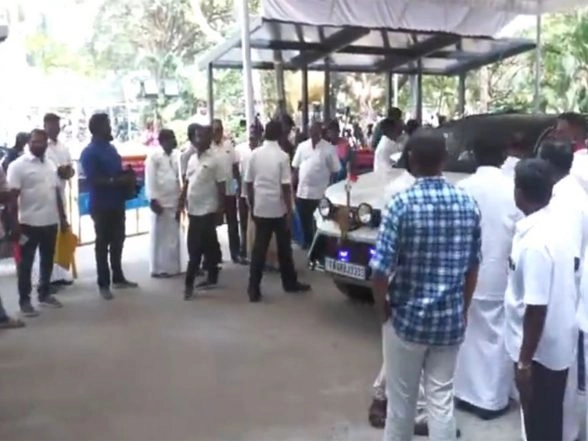 India News | Tamil Nadu: Leaders Reach DMK Headquarters for Seat-sharing Talks with Congress