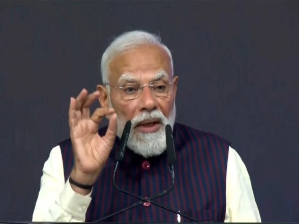 Business News | If Oil Was Regulator of Last Century, Microchips Will Be Regulator of This Century: PM Modi at Inauguration of Micron Facility in Gujarat