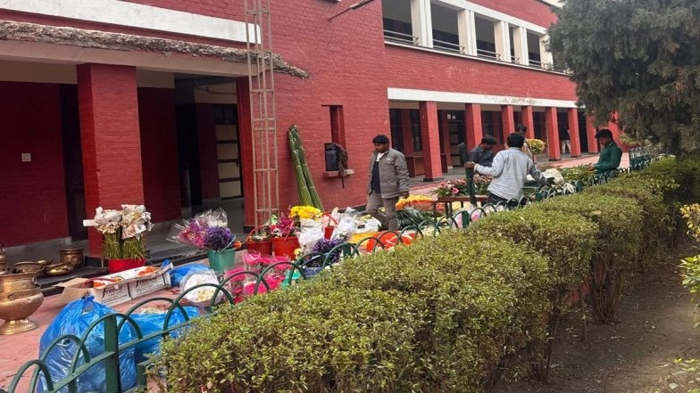 College Decked Up for Principal's Son's Wedding: Hansraj College Students Protest Misuse of Campus Infrastructure Amid Lavish Arrangements (Watch Videos)