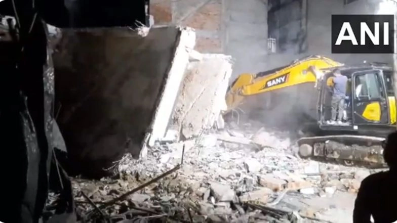 Kota Building Collapse: Death Toll Rises to 2, At Least 13 Injured as Under-Construction Structure Collapses from Top to Bottom; Rescue Operations Underway (Watch Videos)