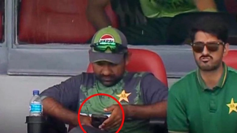 Sarfaraz Ahmed Caught Using Mobile Phone During India vs Pakistan ICC U19 World Cup Match, See Viral Pic