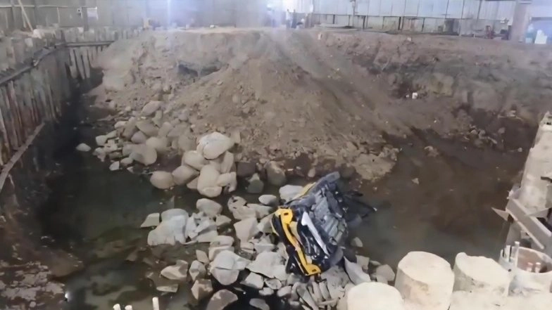 Thane: Tata Sierra, Reportedly Driven by Woman Driver, Falls Into Pit at Construction Site; Video Surfaces