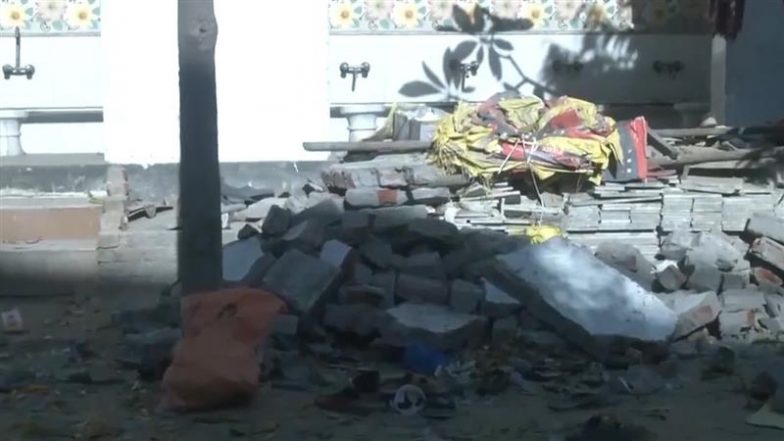 Firdaus Mosque Balcony Wall Collapses During Friday Prayers in Jaipur, Injures Over 12 (Watch Video)
