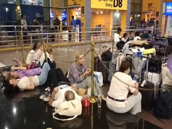 India News | Emirates Cancels Flights from Chennai Amid Gulf Tensions; Passengers Stranded