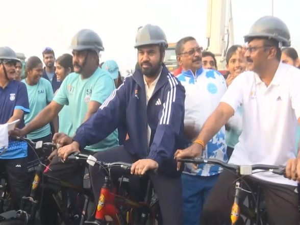 Sports News | Jinson Johnson, Citizens Promote Fitness at 63rd Fit India Sundays Cycling Rally