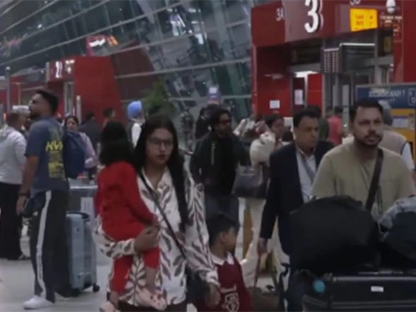 India News | 100 Flights at Delhi Airport, 125 at Mumbai Airport Cancelled as Middle-East Plunges into Conflict