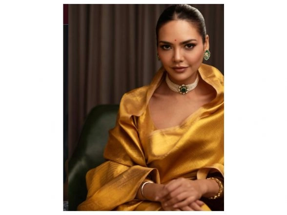 Entertainment News | Esha Gupta Assures Fans She is Safe in Abu Dhabi Amid US-Israel-Iran Conflict, Hopes to Be Back in India Soon