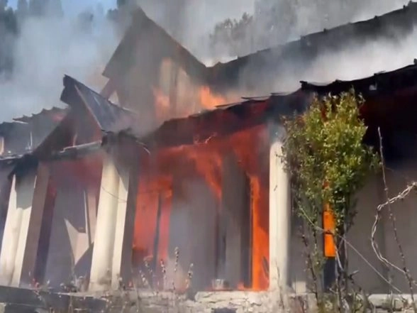 India News | Uttarakhand: Fire Breaks out in British-era Glenmore Building in Nainital
