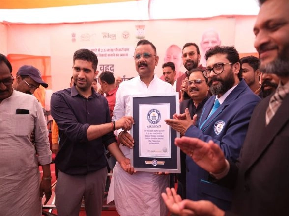 India News | Varanasi Municipal Corporation Sets World Record by Planting 2.5 Lakh Saplings in Less Than Hour