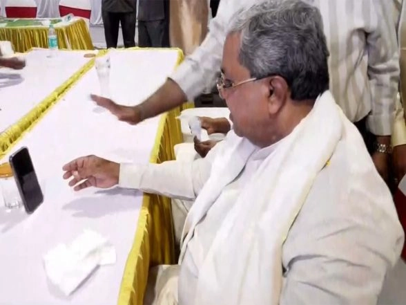 India News | CM Siddaramaiah Spoke to Karnataka People Stranded in Dubai Amid Middle East Tensions