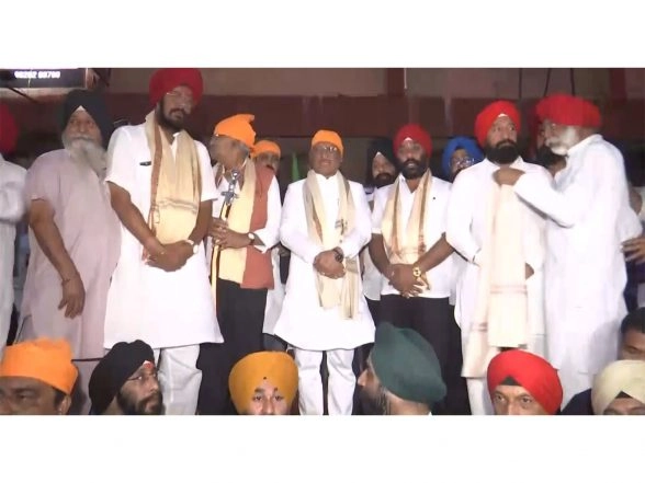 India News | Chhattisgarh CM Vishnu Deo Sai Flags off Annual Sikh Pilgrimage from Raipur to Hazur Sahib