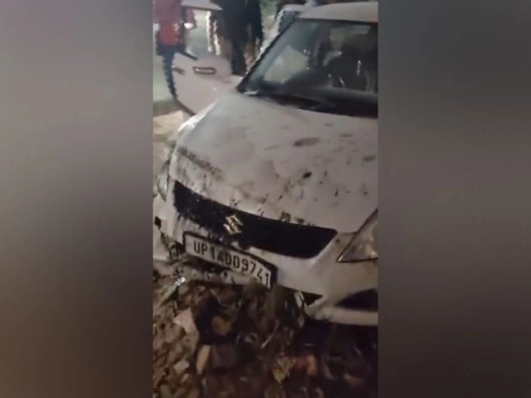 India News | Noida: Vehicle Loses Control, Falls into Drain in Bisrakh, No Injuries Reported
