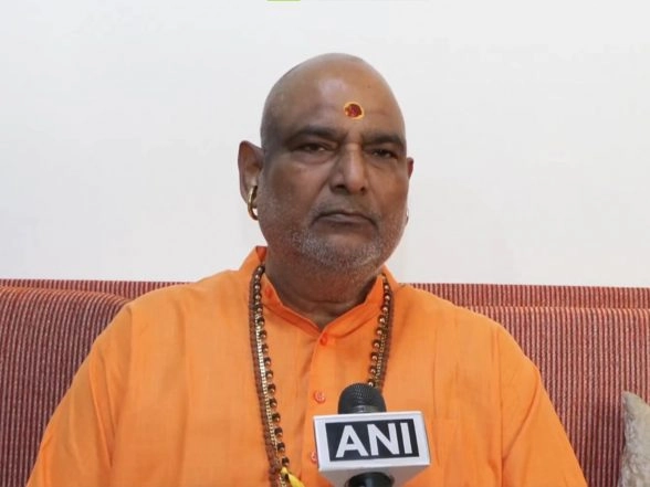 India News | Holika Dahan to Be Observed on March 3 After Lunar Eclipse, Says Kalkaji Peethadheeshwar