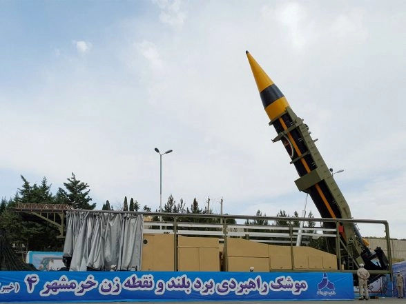World News | IRGC Launches Tenth Missile Wave Targeting Tel Aviv as Israel Eliminates Top Iranian Intelligence Officials in Tehran Strike