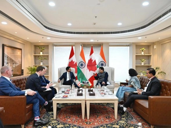 Business News | Piyush Goyal Discusses CEPA with Canadian International Trade Minister to Strengthen Bilateral Ties