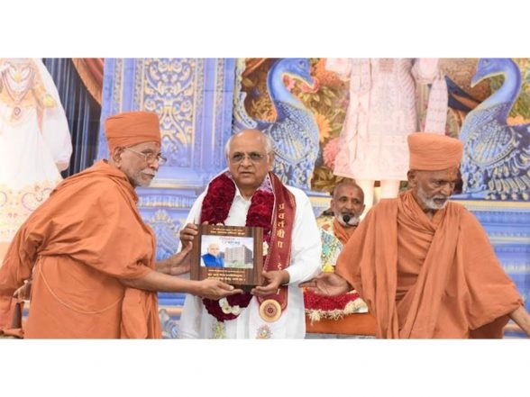 India News | Gujarat CM Bhupendra Patel Inaugurates New Building of Shri Swaminarayan Gurukul at Shantigram