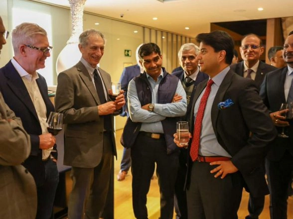 Business News | Scindia Leads Indian Delegation at MWC 2026; Engages with Global CEOs for an Interactive Evening