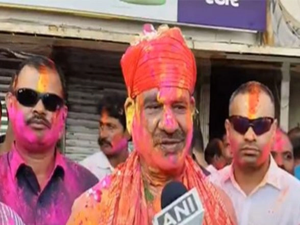 India News |  Lok Sabha Speaker Om Birla, Uttar Pradesh's Deputy CM Brajesh Pathak Extend Holi Greetings
