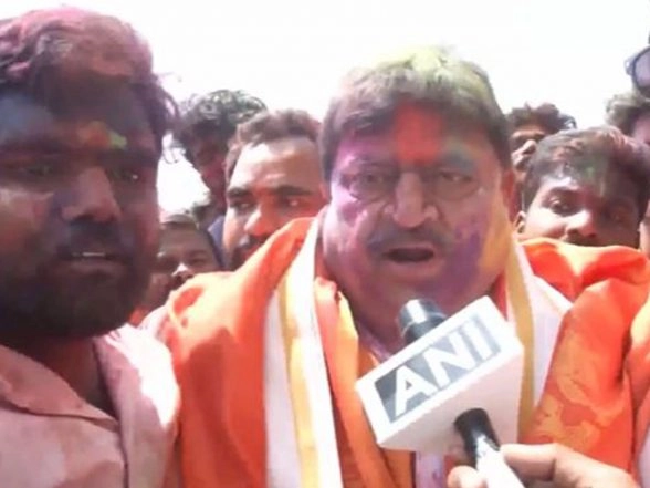 India News | Telangana BJP Chief N Ramchander Rao Joins Holi Celebrations at Osmania University, Extends Greetings