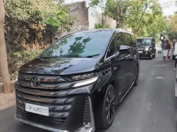 India News | TVK Chief Vijay Departs from Chennai Residence to Attend Public Meeting in Thanjavur