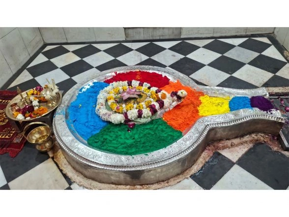 India News | Haridwar: ''Shivling'' at Shri Chandreshwar Temple Adorned with Gulal to Mark Holi Celebration