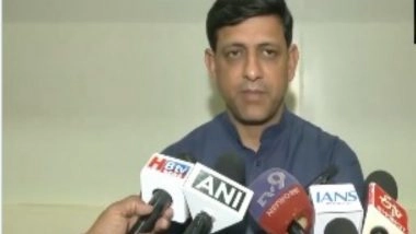 India News | Madhya Pradesh: Indore Mayor Meets Families of Workers Who Died While Cleaning Sewage Line in Choithram Mandi