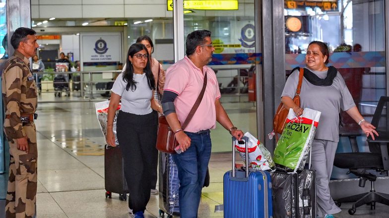 India News | Delhi Airport Officials Advise International Passengers to Check Latest Updates Amid Flight Delays