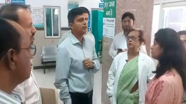 India News | Ujjain District Collector Conducts Surprise Inspection at Hospital, Orders Salary Cuts for Absent Staff Members