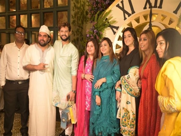 Business News | Kolkata Celebrities Gather for Grand Iftar Party Hosted by Green Entertainment Production