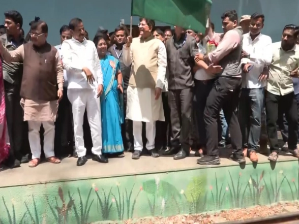 India News | Mumbai: Union Minister Piyush Goyal Inaugurates Iconic Van Rani Toy Train at Sanjay Gandhi National Park