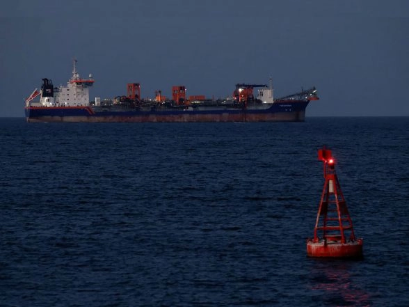 India News | Indian Navy Warships on Standby Near Persian Gulf to Assist Merchant Vessels: Sources