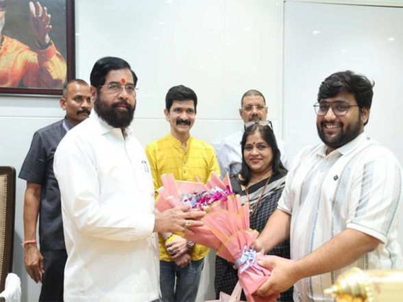 Entertainment News | Marathi Actress Vishakha Subhedar Thanks Maharashtra Dy CM Eknath Shinde After Son's Safe Return from Kuwait
