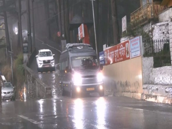 India News | Haryana Congress MLAs Leave Kufri After Lunch with Himachal CM Ahead of Rajya Sabha Polls