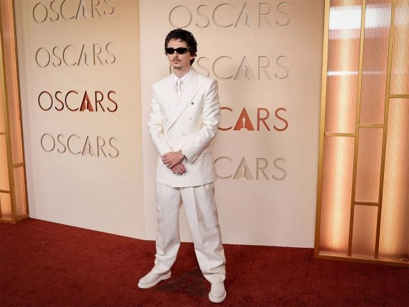 Entertainment News | Oscars 2026: Timothee Chalamet Walks Red Carpet Without Gf Kylie Jenner Amid Opera-ballet Backlash