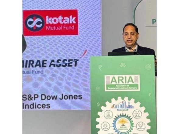 Business News | SEBI Chief Flags Decline in Registered Investment Advisers, Warns of Rising Finfluencer Influence