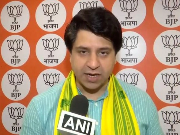 India News | Shehzad Poonawalla Slams Samajwadi Party over 'Lapata Gas' Remark, Says 'creating Panic is Their Model'