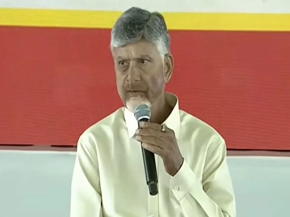 India News | Andhra CM Chandrababu Naidu Directs Daily Monitoring of LPG Stock, Booking and Supply