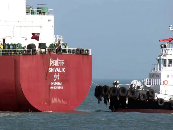 World News | Iran Asks India to Release 3 Seized Tankers in Exchange for Passage of Indian Ships: Report
