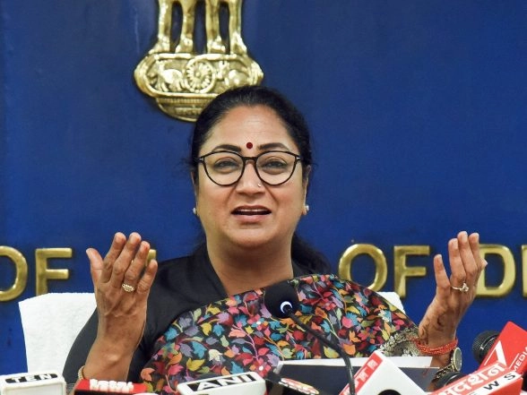 India News | Signal-free Travel from Mayur Vihar to AIIMS: Delhi CM Rekha Gupta Approves Two Major Projects