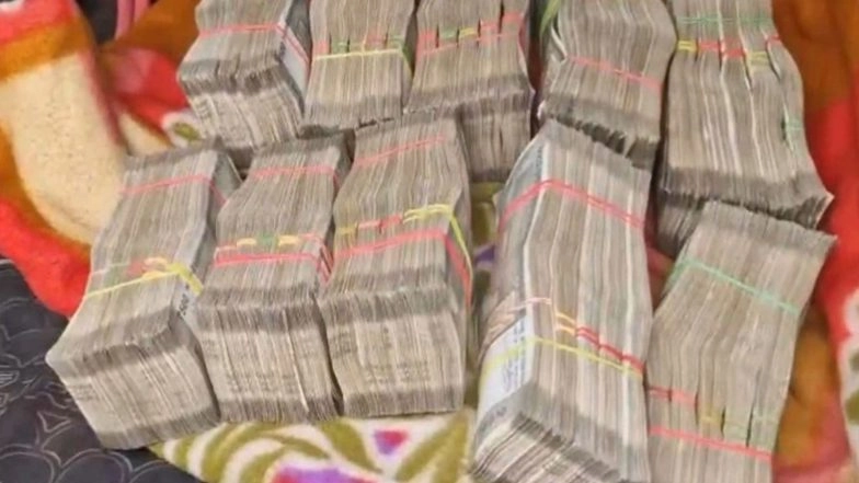 India News | Flying Squad Team Siezes Rs 25 Lakh in Cash in Kolkata