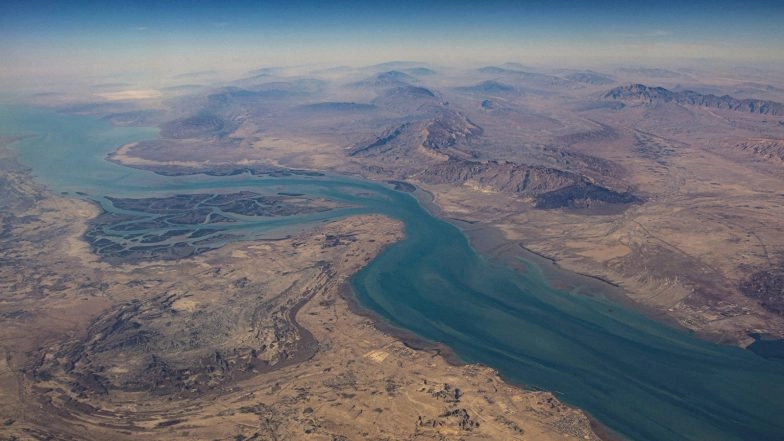 World News | UK Approves US to Use Its Bases to Attack Iranian Sites Targeting Strait of Hormuz