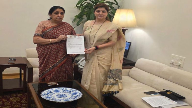 India News | Rupali Chakankar Resigns as Maharashtra Women's Commission Chairperson, Calls for 'impartial Investigation' into Ashok Kharat Case