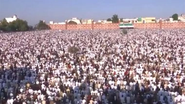 India News | MP: A Large Number of People Offer Namaz at Eidgah in Bhopal on Eid-ul-Fitr
