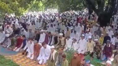 India News | Shia Muslims in Sambhal Wear Black Bands at Eidgah During Eid Namaz